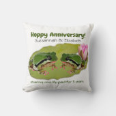 Fun Wedding Anniversary Frog Couple Template Kissen (Vorderseite)