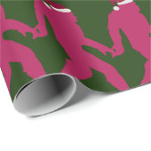 Fun & Whimsical Bigfoot Santa in Grün & Heiß Rosa Geschenkpapier (Rolleneckpunkt)