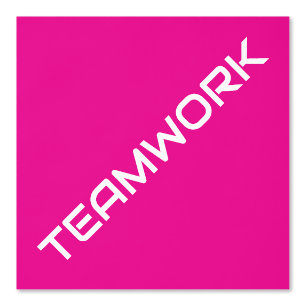 Fun-White-Diagonal-TEAMWORTText auf Hot-Pink Tapete