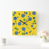 Fun Yellow, Green and Blue Spotted Wall Clock Quadratische Wanduhr (Zuhause)