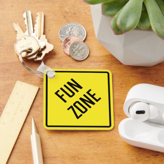 Fun Zone Metal Square Schlüsselanhänger (Schreibtisch)