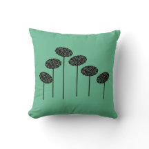 Fünf Bäume auf einem grünen Kissen