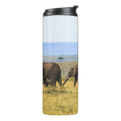 FÜNF ELEFANS AUF BROWN GRASS THERMOSBECHER (Nach links gedreht)