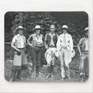 Fünf Frauen auf der Ranch Mousepad
