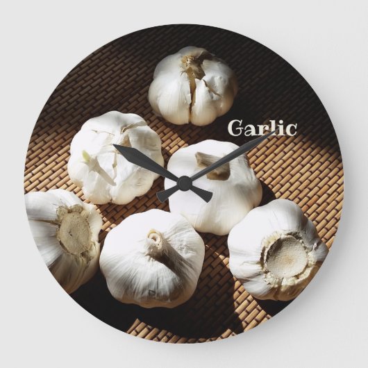 Fünf ganze Knoblauchzehen Große Wanduhr (Vorderseite)