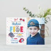 Fünf Geburtstage Frieden aus dir! Summer Boys Einladung (Stehend Vorderseite)