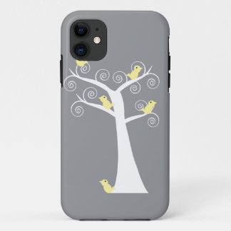 Fünf gelbe Vögel in einem Baumfall iPhone 11 Hülle