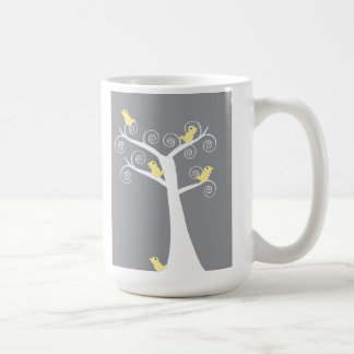 Fünf Gelbe Vögel in einer Baumhütte Tasse