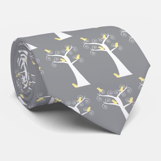 Fünf gelbe Vögel in einer Krawatte des Baumes (get (Gerollt)