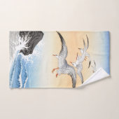 Fünf Möwen über dem turbulenten Meer - Ohara Koson Handtuch (Handtuch)