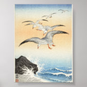 Fünf Möwen über dem turbulenten Meer von Ohara Kos Poster (Vorne)