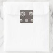 Fünf Münzen Quadratischer Aufkleber (Tasche)