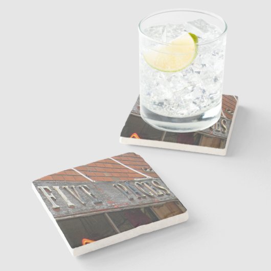 Fünf Paces, fünf Schnürsenkel, fünf Pfade Steinuntersetzer (Seitenansicht)