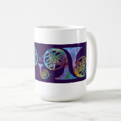 Fünf Rainblow französische Hörner auf Pflaume Kaffeetasse (VorderseiteRechts)
