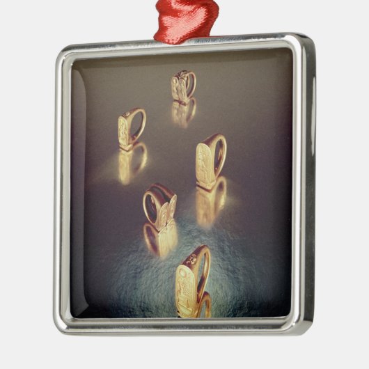 Fünf Ringe, vom Grab von Tutankhamun Silbernes Ornament (Links)