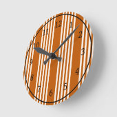 Fünf Streifen in Beige und Orange Runde Wanduhr (Winkel)