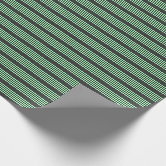 Fünf Streifen in grün und kohle Geschenkpapier (Ecke)