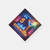 Fünf Uhr irgendwo, wo Neon auf Stein unterschreibt Serviette (Ecke)