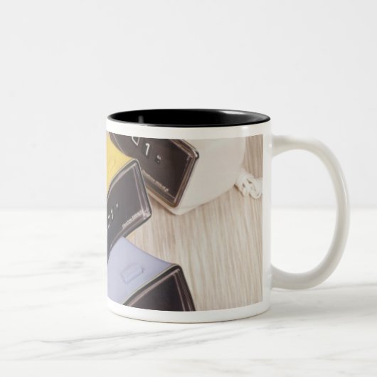 Fünf Uhren Zweifarbige Tasse (Rechts)