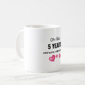 Fünfte Hochzeit-Jubiläum Funny-Geschenk für ihn od Kaffeetasse (Vorderseite Links)