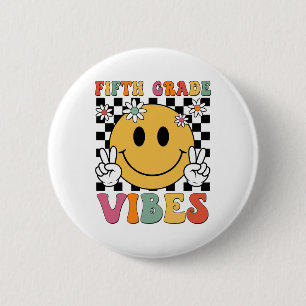Fünfte Klasse Vibes Mädchen Retro-Lächeln Team 5. Button