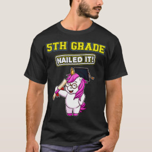 Fünfter Abschluss der Klasse Nails It Mittelstufe T-Shirt