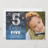 Fünfter Geburtstag Silberballon | Blaues Foto Part Einladung (Vorderseite)