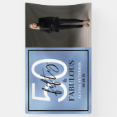 Fünfzig & Fantastisch Staubblau Skript Foto Geburt Banner (Vertikal)