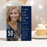 Fünfzig Foto Blue & Gold 50. Geburtstagsparty Real Folieneinladung<br><div class="desc">Feiern Sie stilvoll mit diesen modernen,  echten 50. Geburtstagsfeierlichkeiten mit einem schicken blauen Hintergrund,  einem Foto des Geburtstagsjungen/-mädchens,  dem lustigen Sprichwort "es hat fünfzig Jahre gedauert,  so gut auszusehen!" und einer einfachen Textvorlage,  die leicht zu personalisieren ist.</div>