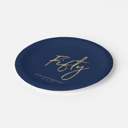 fünfzig | Gold & Navy Blue Lettering 50. Geburtsta Pappteller (Schrägansicht)