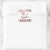 Fünfzig und fabelhafte Imitat Rose Gold-Script auf Quadratischer Aufkleber (Tasche)