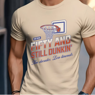 Fünfzig und immer noch Dunkin’ 50. Geburtstag Bask T-Shirt