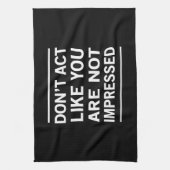 Fungieren Sie nicht, wie Sie nicht beeindruckt Geschirrtuch (Vertikal)