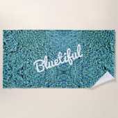 Funkelblaues Wasser Strandtuch (Vorderseite)