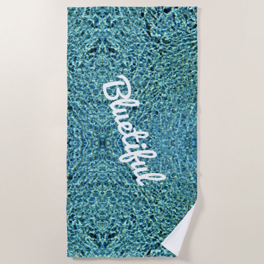 Funkelblaues Wasser Strandtuch (Vorderseite)