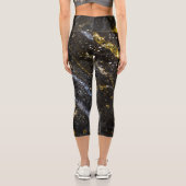 Funkelnd Gold abstrakt Capri Leggings (Rückseite)