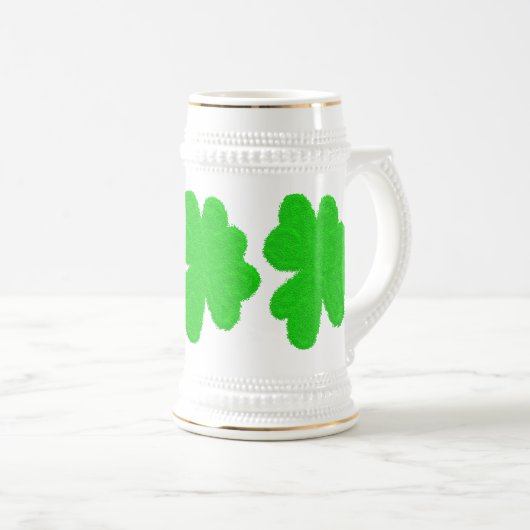 Funkelnd Kleeblatt mit Glück am St. Patrick's Day Bierglas (VorderseiteRechts)