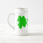Funkelnd Kleeblatt mit Glück am St. Patrick's Day Bierglas (Links)