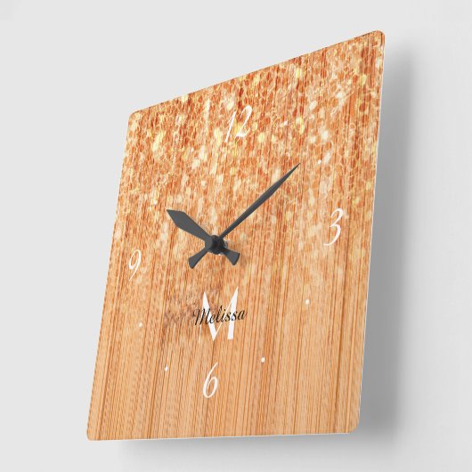 Funkelnd orangefarbener Bambusprint Monogram Quadratische Wanduhr (Winkel)