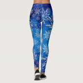 Funkelnd silberne Schneeflocken auf Blau Leggings (Rückseite)