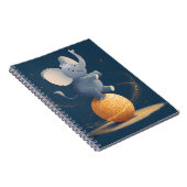 Funkelnd Zirkus Elefant über Golden Ball Notizblock (Rechte Seite)