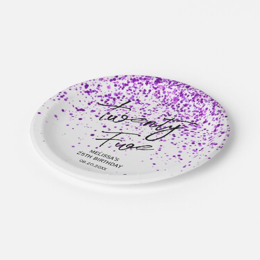 funkelnder Lila Glitzer weiß jedes Lebensalter Pappteller (Schrägansicht)
