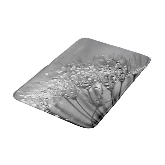 Funkelnder Tau-Löwenzahn-silbernes Badematte (Schrägansicht)