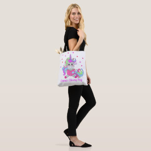 Funkelndes Glitter-Einhorn liest ihren Buchnamen Tasche