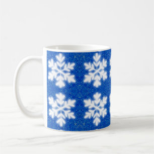 Funkelweiße Schneeflocken blauer Hintergrund Kaffeetasse