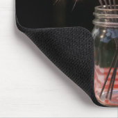 Funkenfeuerwerk zum 4. Juli mit amerikanischer Fla Mousepad (Ecke)