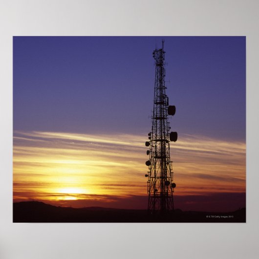 Funkmast bei Sonnenuntergang Poster (Vorne)