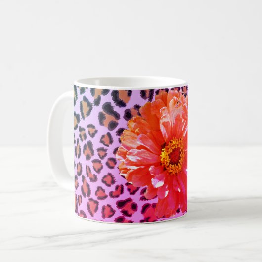 Funkrosa und orangefarbene Blüten mit Leopardenmus Kaffeetasse (Vorderseite Links)