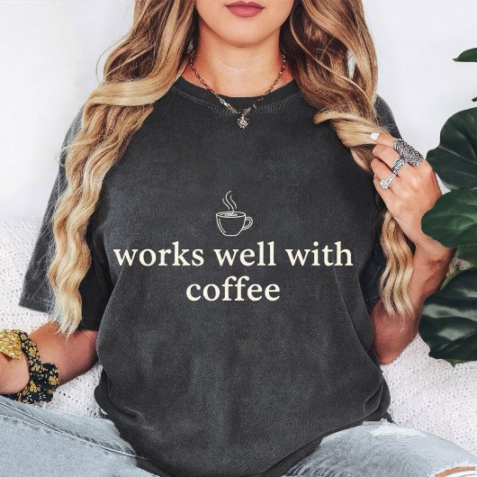 Funktioniert gut mit Kaffee Lustiges Kaffee-Liebha T-Shirt