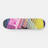 Funky 80er rosa Boombox mit Palmen Skateboard (Horizontal)